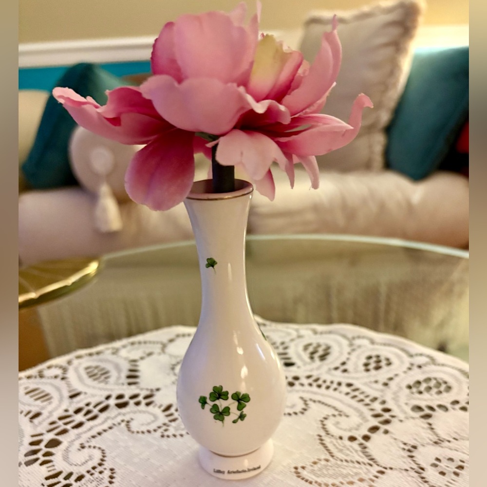 🇮🇪☘️Liffey Artefacts Ireland Mini Bud Vase Shamrock Design “Vintage”. Used🇮🇪☘️